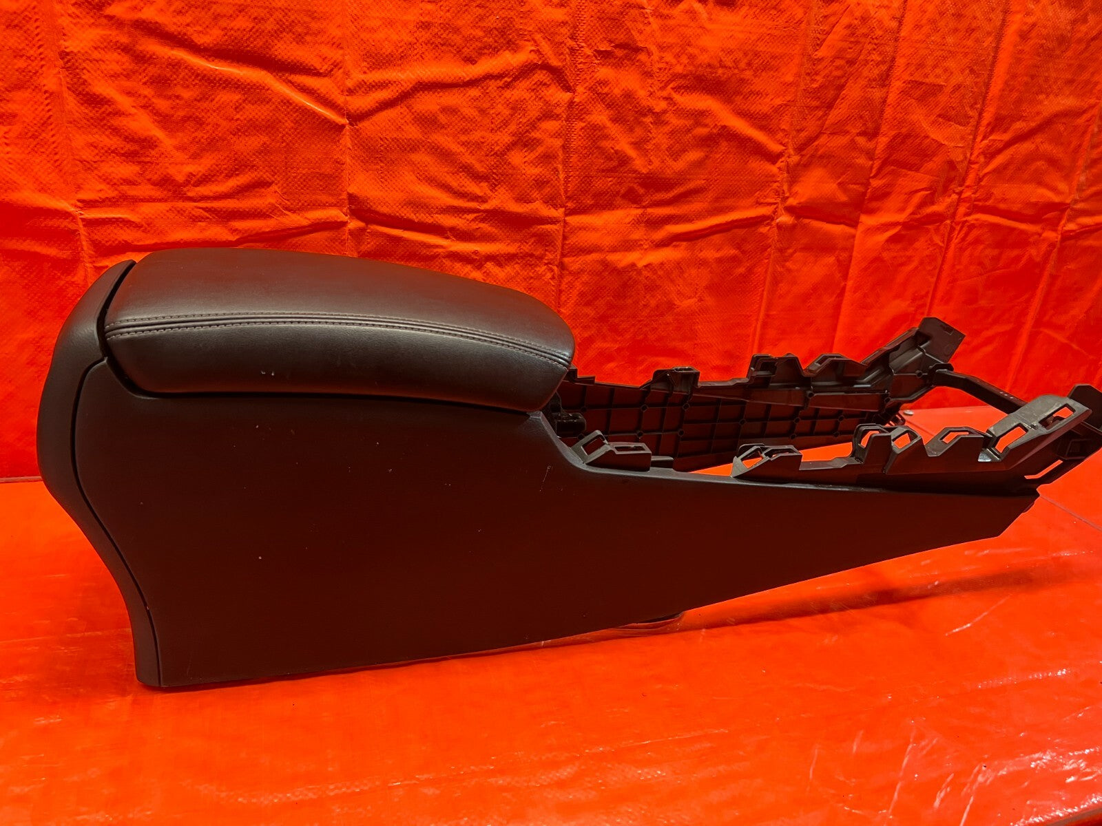 16 20 INFINITI Q50 / 17 20 Q60   ARM REST CENTER CONSOLE   OEM FACTORY OE #969