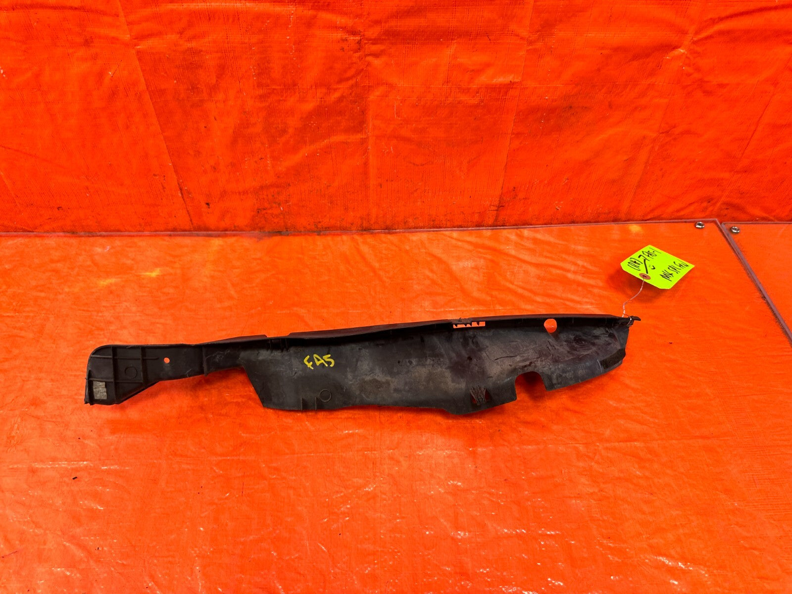 06 11 HONDA CIVIC SI   UNDER HOOD FENDER TRIM   PASSENGER RIGHT SIDE   OEM FA5 15