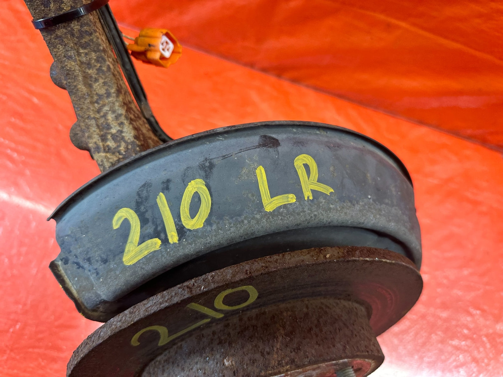 97 01 HONDA PRELUDE   DRIVER LEFT REAR   SPINDLE KNUCKLE HUB   OEM FACTORY #2109