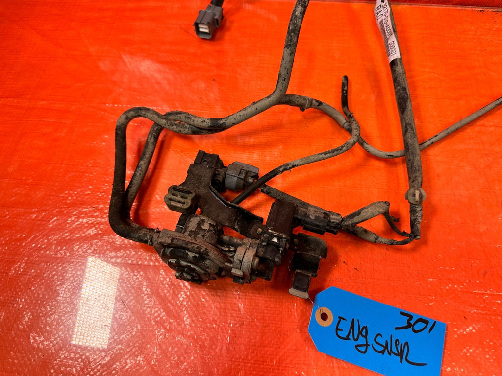97 01 HONDA CR V CRV   MOUNTS TO THE GAS TANK   THREE WAY VALVE PURGE VALVE OEM2