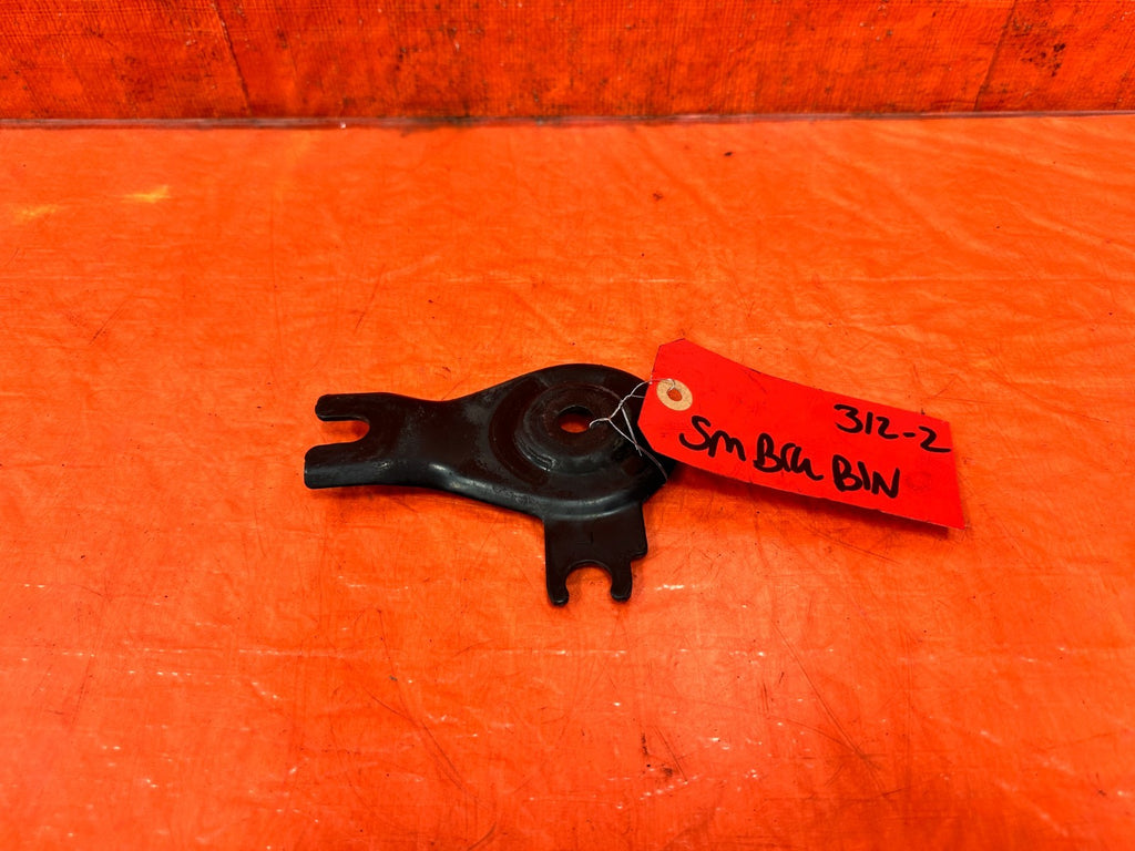 04 08 ACURA TSX FRONT SUBFRAME MOUNTING BRACKET SMALLER LEFT   OEM 3120