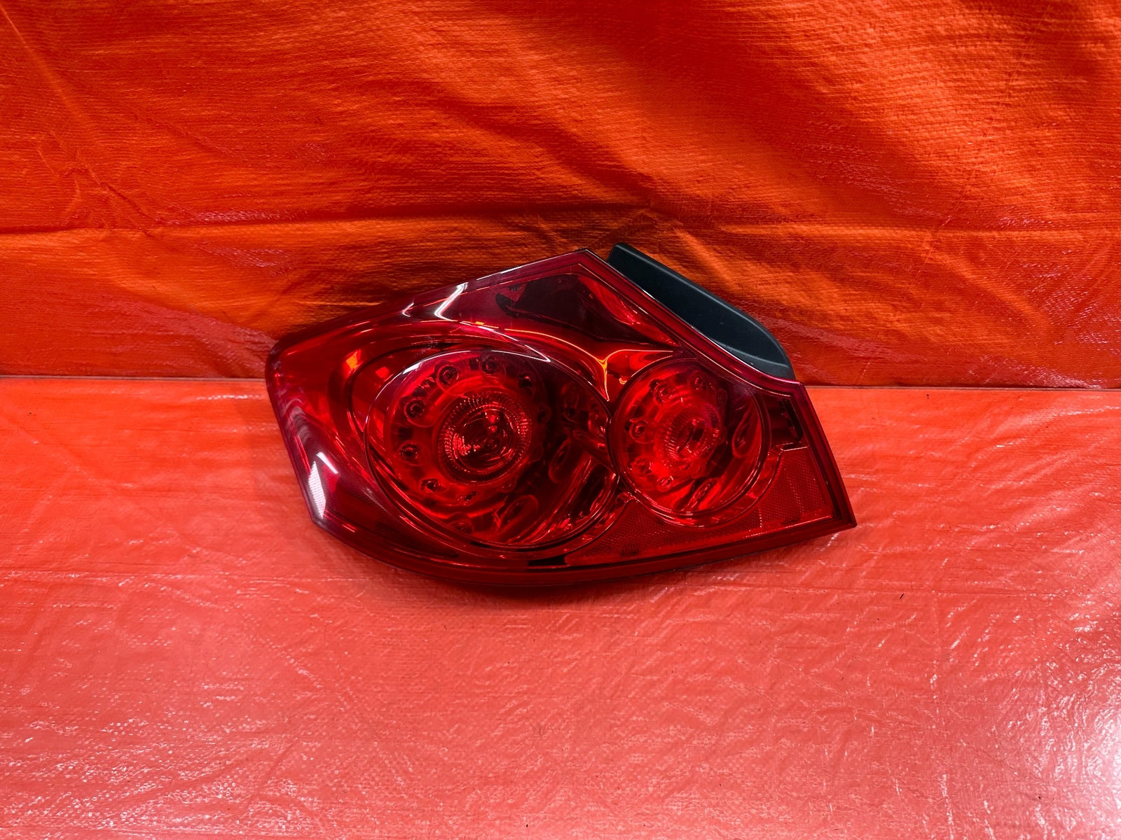 07 13 INFINITI G35 G37 SEDAN   DRIVER LEFT OUTER TAIL LIGHT LAMP   OEM #1920