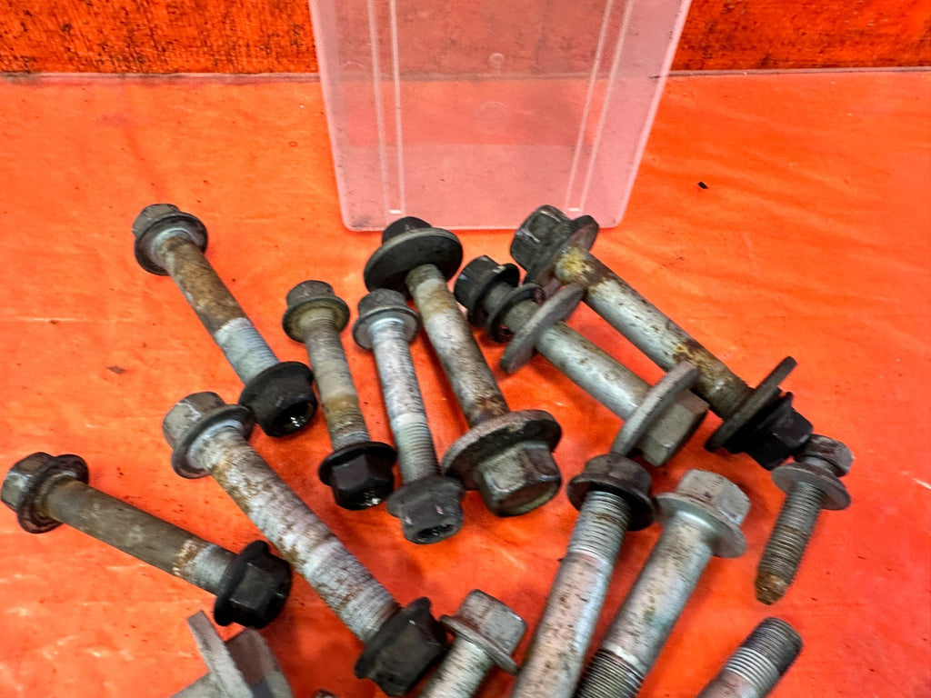 13 16 HYUNDAI GENESIS COUPE   REAR SPINDLE KNUCKLE HUB BOLTS HARDWARE   OEM 3268
