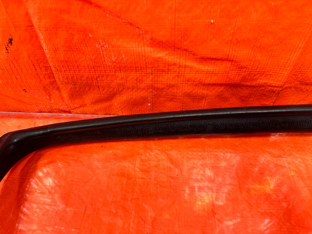 92 96 HONDA PRELUDE   CHASSIS TO DOOR OPEN TRIM RUBBER STRIP RIGHT FRONT OEM 27311
