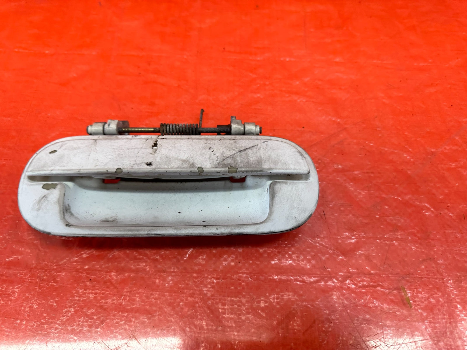 95 98 HONDA ODYSSEY   DRIVER LEFT REAR EXTERIOR DOOR HANDLE   WHITE   OEM #1935
