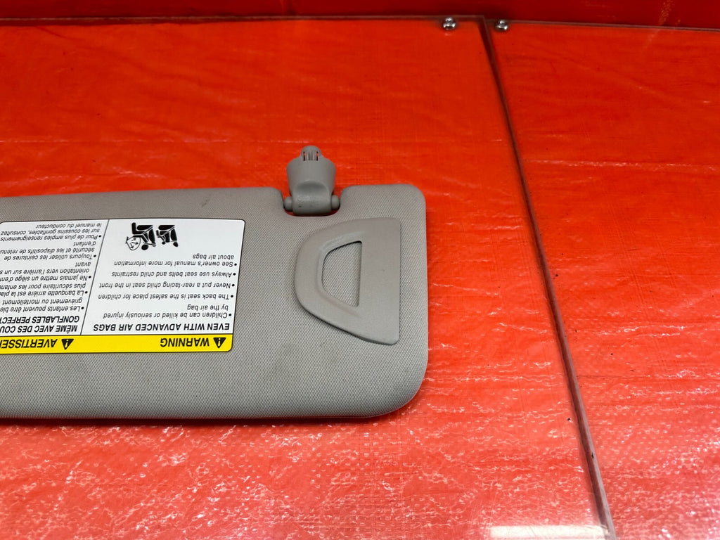 17 20 INFINITI Q50 / 17 20 Q60 SUNROOF MODEL   SUN VISOR PASSENGER RIGHT OEM 1854