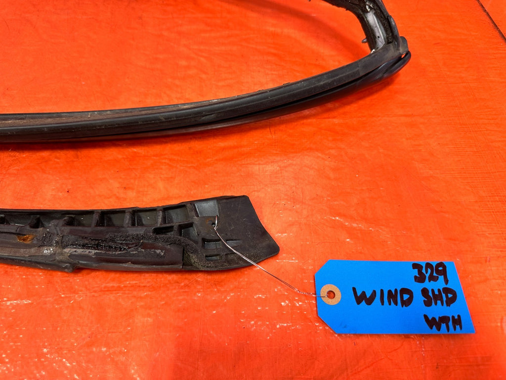 09 15 INFINITI G37 CONVERTIBLE   WINDSHIELD WEATHER STRIP   OEM FACTORY #3292
