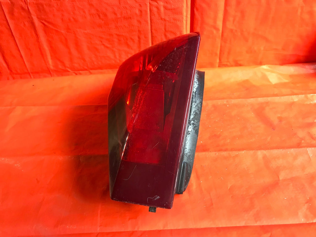 OEM 2004 04 CADILLAC CTS PASSENGER RIGHT TAIL LIGHT LAMP R RH7