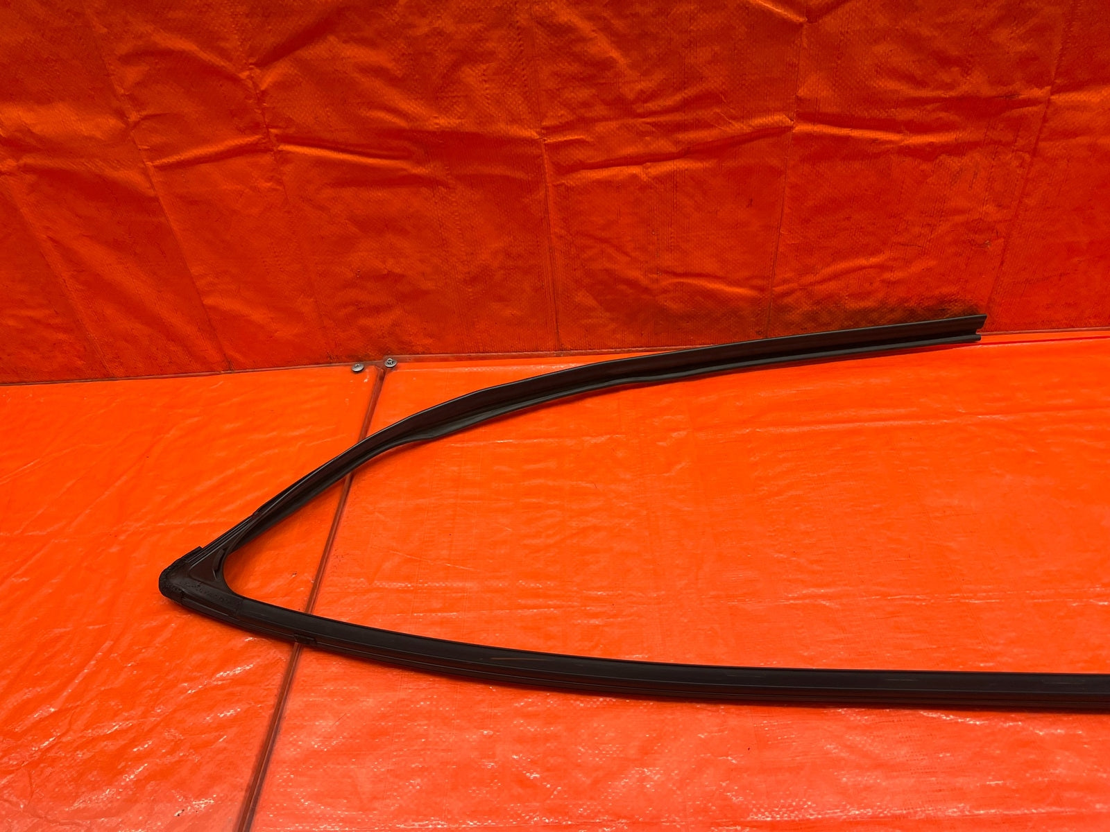 09 14 ACURA TSX   PASSENGER RIGHT FRONT WINDOW GLASS RUN CHANNEL   OEM #23411