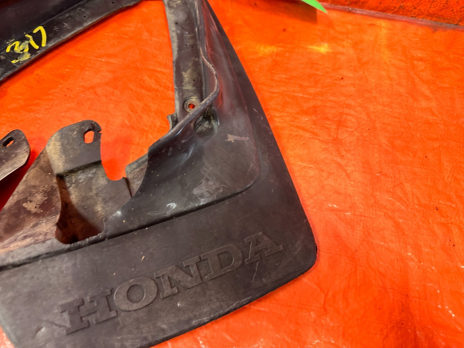 90 91 HONDA CIVIC HATCHBACK   MUD FLAP / SPLASH GUARD SET LEFT & RIGHT FRONT OEM2