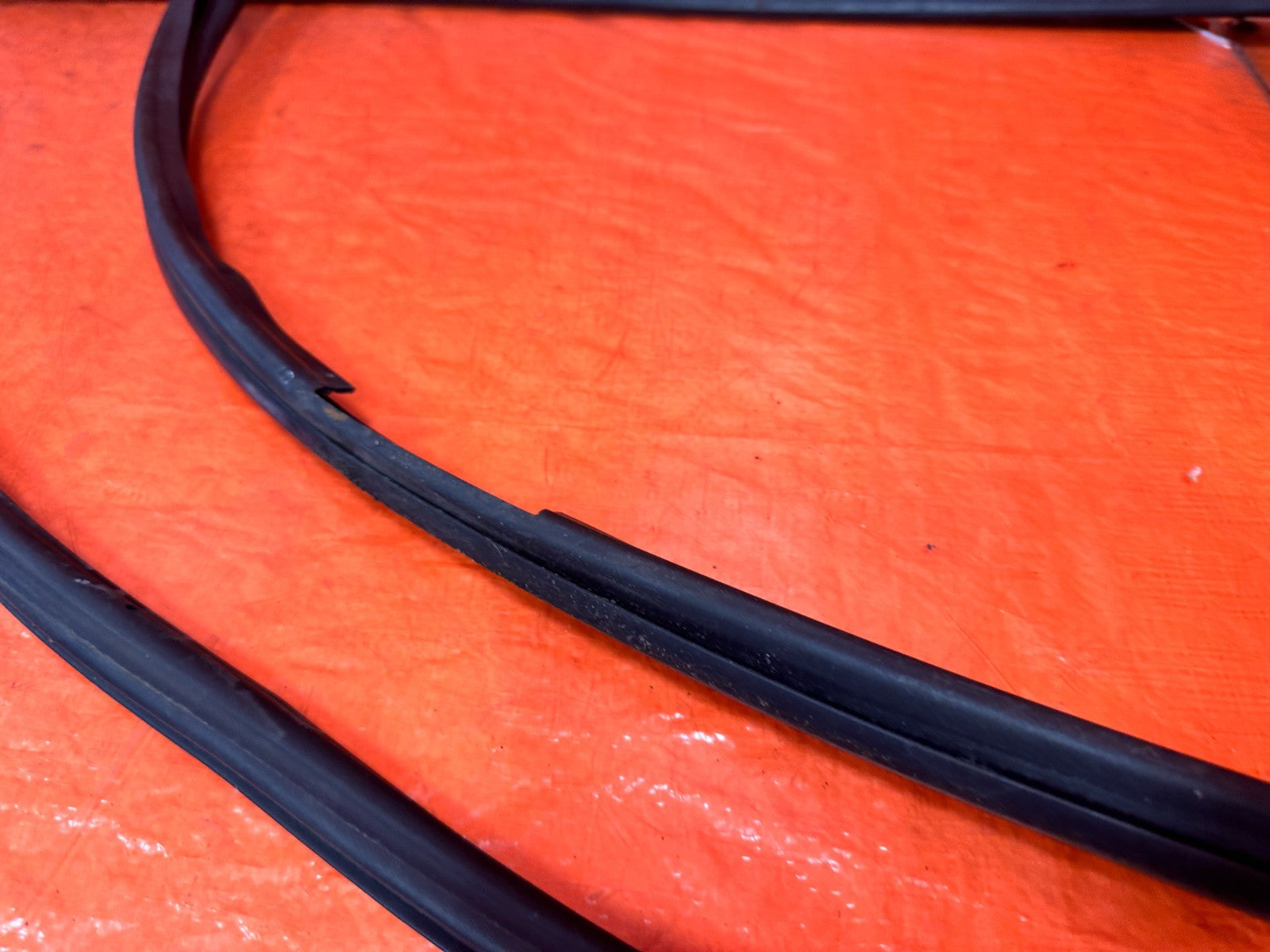 04 08 ACURA TSX RIGHT PASS FRONT DOOR WINDOW WEATHERSTRIP SEAL OEM #33012