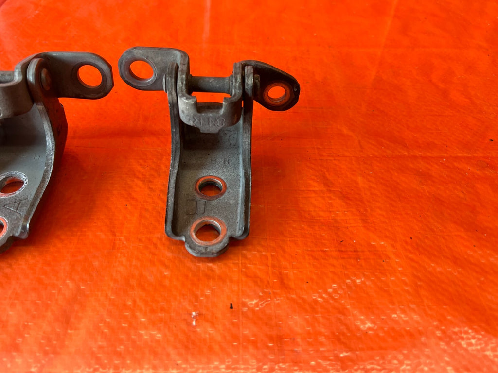 02 06 ACURA RSX   PASSENGER RIGHT FRONT DOOR HINGE SET UPPER LOWER   OEM #1394
