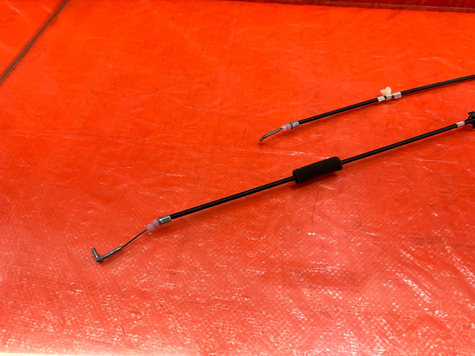 07 11 HONDA CIVIC SI SEDAN   LEFT & RIGHT REAR SEAT RELEASE PULL CABLES OEM #22017