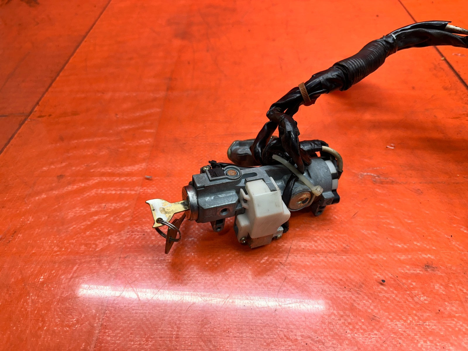 92 95 HONDA CIVIC EX 1.6L   5 SPEED MANUAL IGNITION SWITCH W/ KEY   OEM #33311