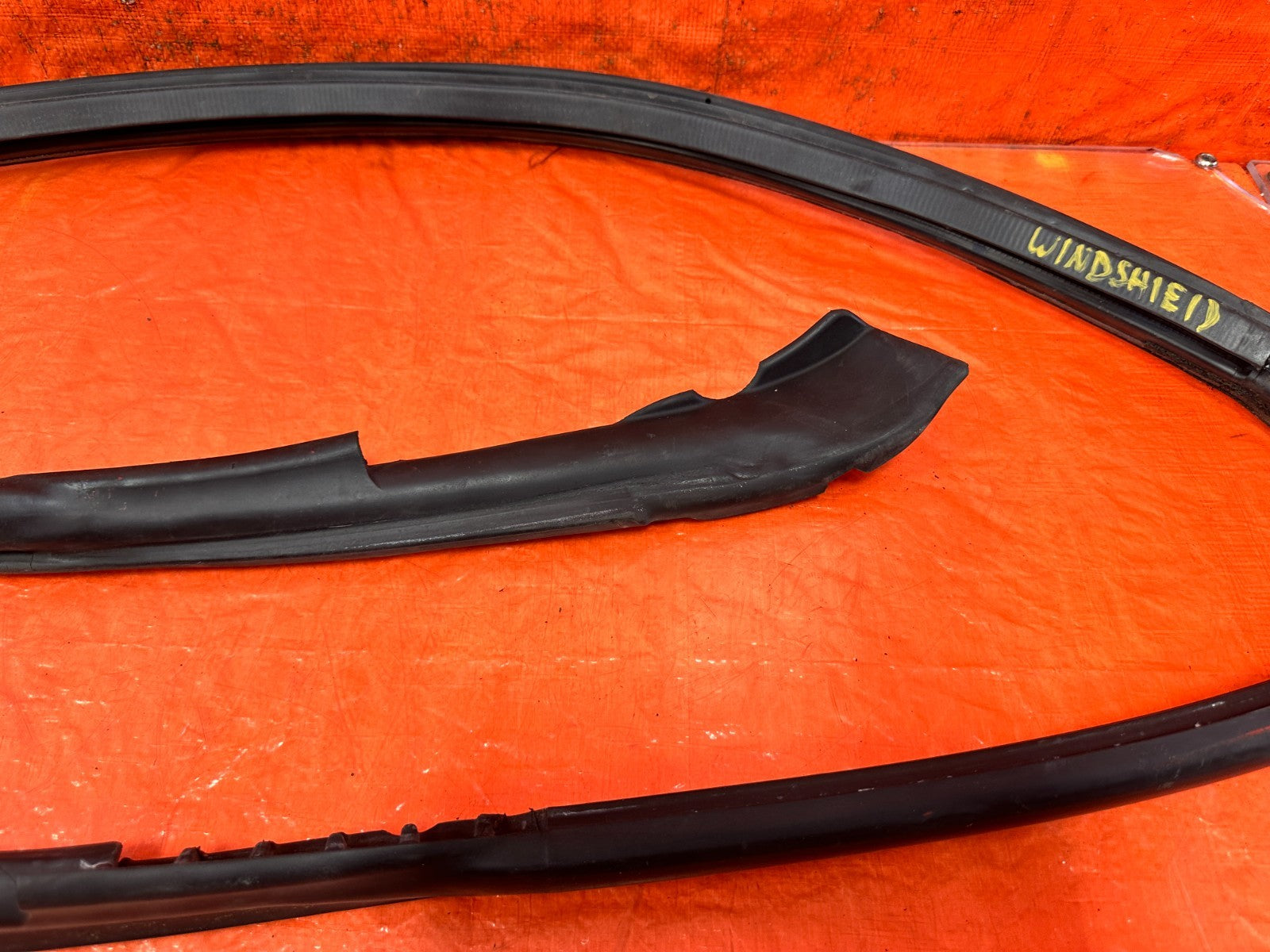 09 15 INFINITI G37 CONVERTIBLE   WINDSHIELD WEATHER STRIP   OEM FACTORY #32912