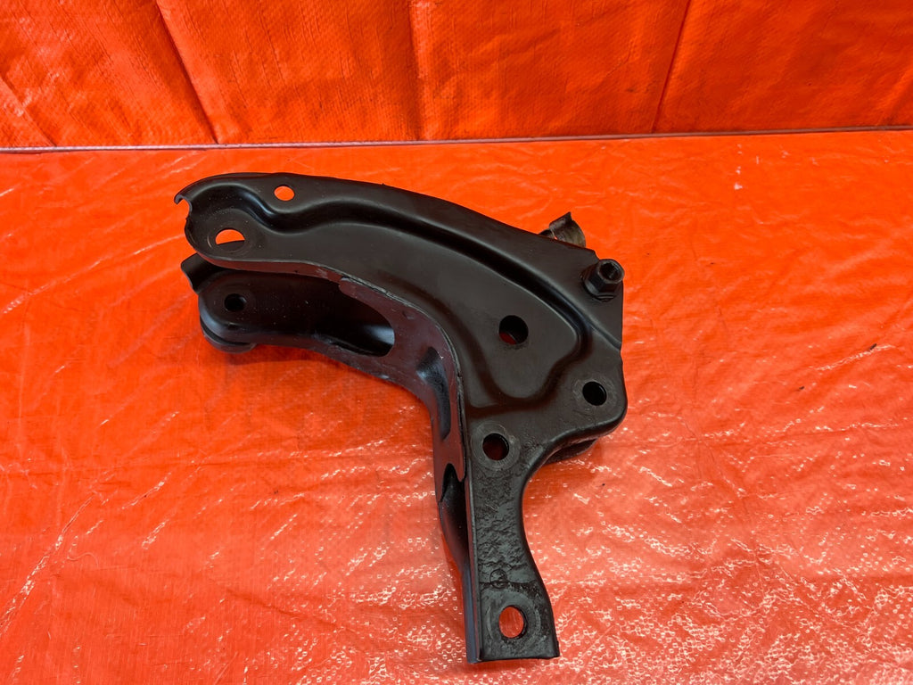 93 96 HONDA PRELUDE S & SI   AUTOMATIC MODEL   TRANSMISSION MOUNTING BRACKET 1388