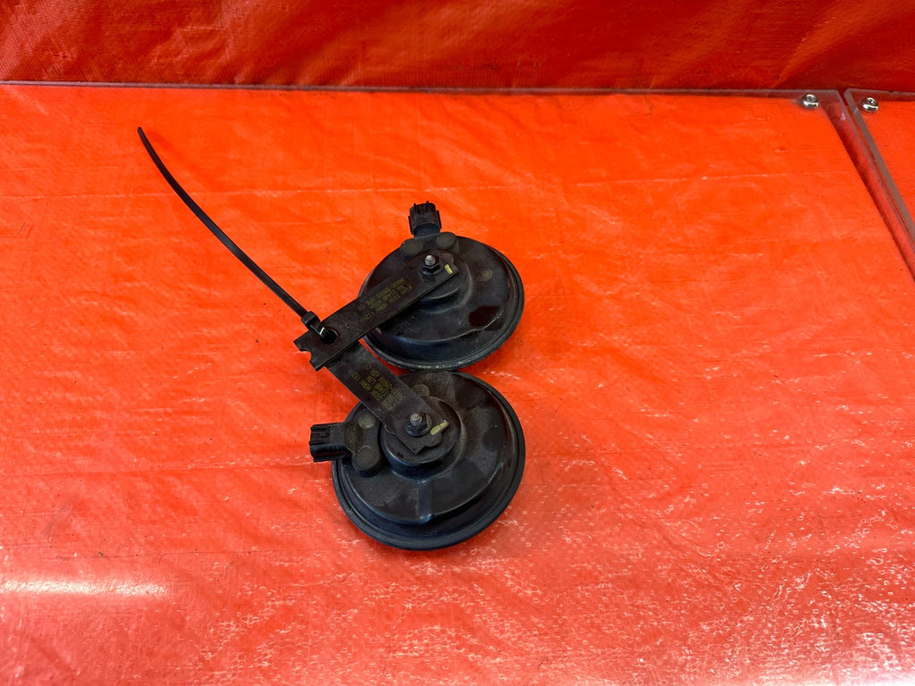 13 16 HYUNDAI GENESIS COUPE   HORN SET / HIGH AND LOW NOTE HORNS   OEM #2196