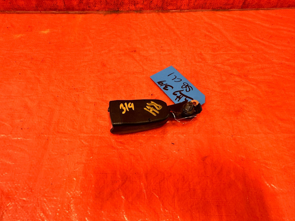 96 00 HONDA CIVIC   PASSENGER RIGHT FRONT SEAT BELT CLIP BUCKLE OEM #3192