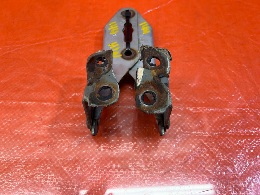 94 01 ACURA INTEGRA   HOOD HINGE SET LEFT AND RIGHT   WHITE COLOR   OEM OE #1444