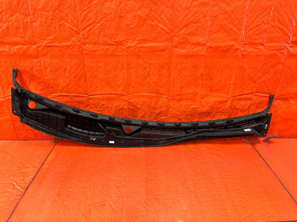 13 16 HYUNDAI GENESIS COUPE   WINDSHIELD WIPER COWL TRIM PLASTIC   OEM 31813