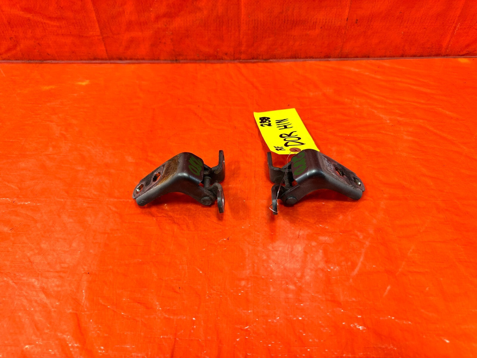 02 06 ACURA RSX   PASSENGER RIGHT FRONT DOOR HINGE SET UPPER LOWER   OEM #2802