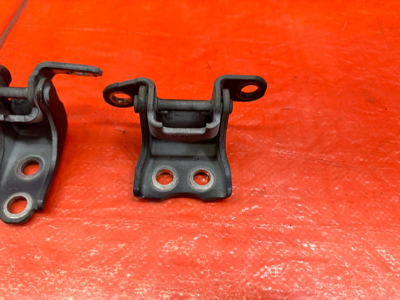 04 08 ACURA TSX   PASSENGER RIGHT FRONT DOOR HINGE SET UPPER LOWER   OEM #1965