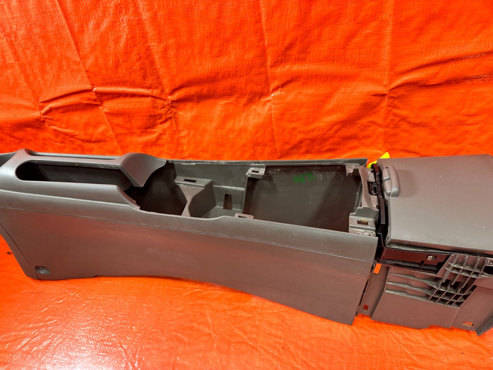 02 06 ACURA RSX   ARM REST CENTER CONSOLE ASSEMBLY   TAN IN COLOR   OEM #280 111