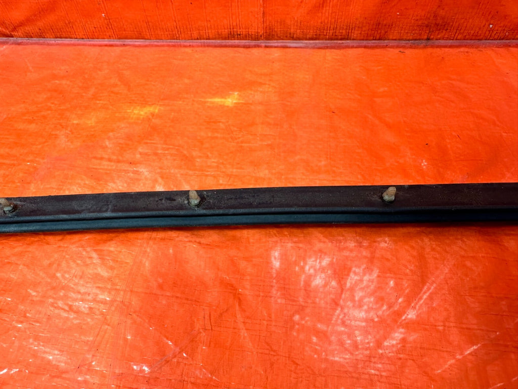 92 96 HONDA PRELUDE   LEFT OR RIGHT   LOWER DOOR SEAL WEATHER STRIP   OEM #2737