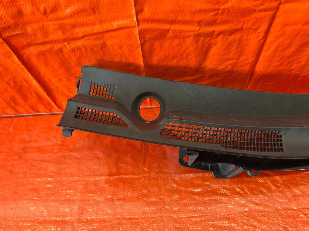 09 12 INFINITI FX50 FX35 DRIVER LEFT WINDSHIELD WIPER COWL TRIM PLASTIC #1167