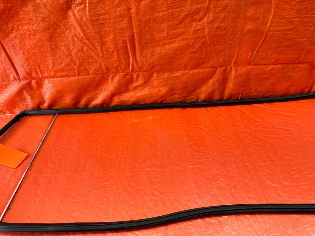 92 95 HONDA CIVIC COUPE HATCH PASSENGER RIGHT WEATHER STRIP   OEM #2364
