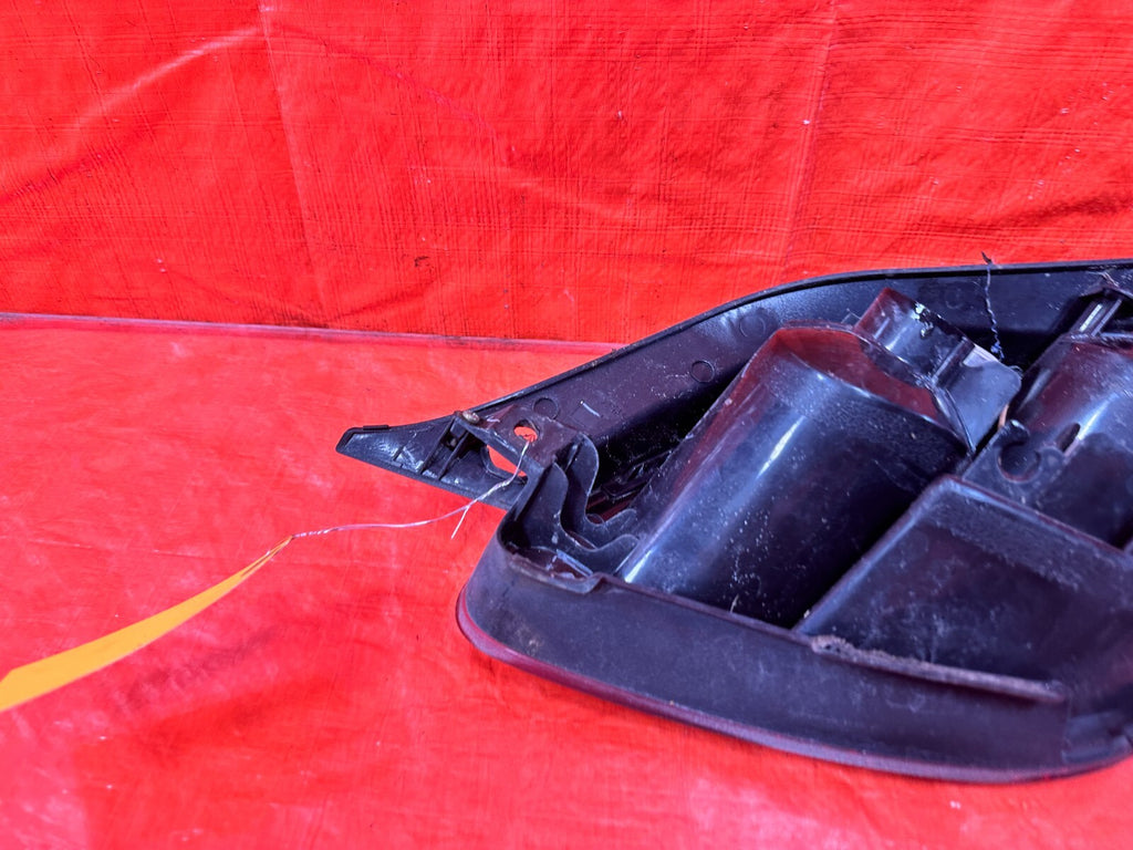 02 05 LEXUS SC430   DRIVER LEFT TAIL LIGHT TAIL LAMP   OEM FACTORY #2889