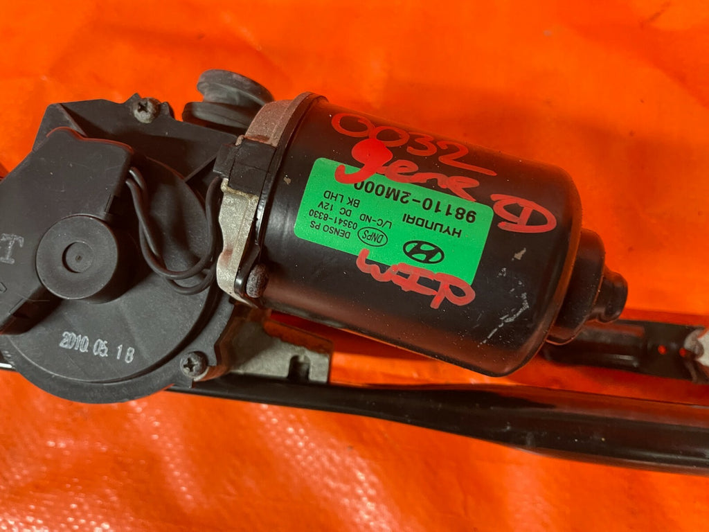 10 16 HYUNDAI GENESIS 2D COUPE   WINDSHIELD WIPER MOTOR W/ LINKAGE COMPLETE OEM4
