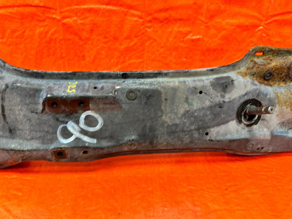 90 91 HONDA CIVIC HATCHBACK   FRONT SUBFRAME FRONT PORTION   OEM 32517