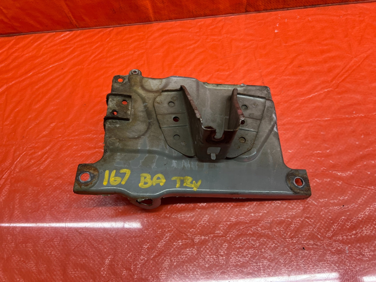 98 02 HONDA ACCORD 2.3L   BATTERY MOUNTING TRAY BRACKET   OEM FACTORY #1677