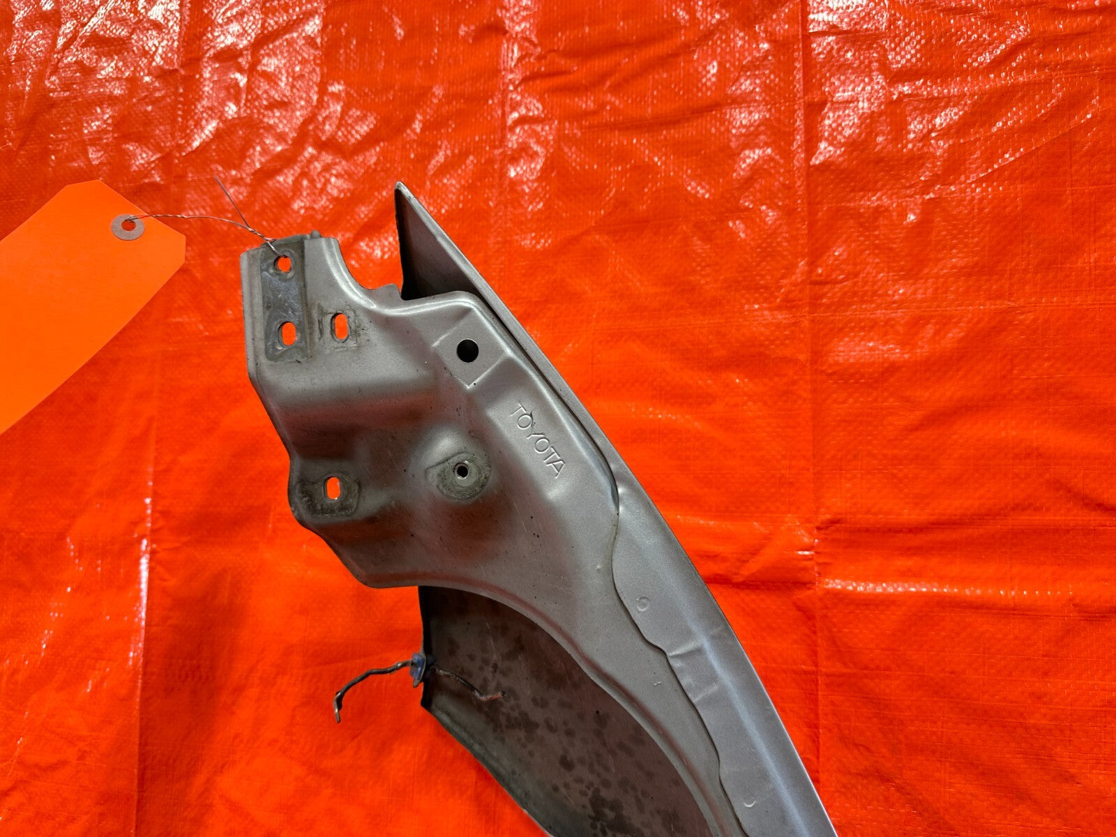 00 05 TOYOTA CELICA   FENDER   PASSENGER RIGHT SIDE   W/ OEM TOYOTAA VIN   #25014