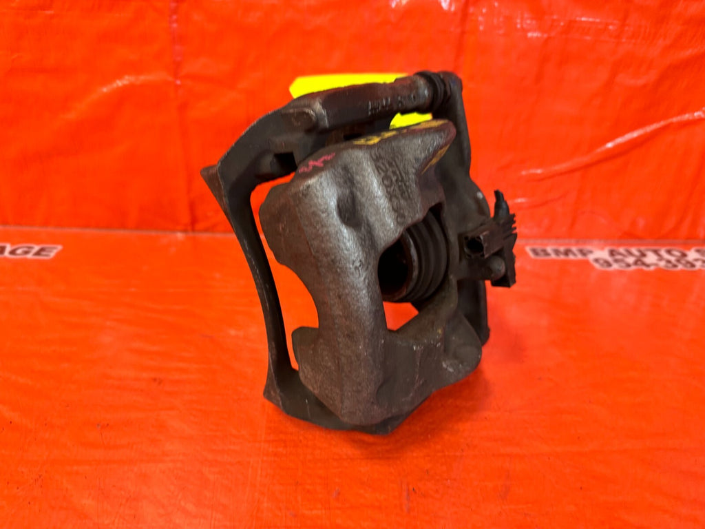 14 19 MERCEDES BENZ CLA 250   FWD ONLY   RIGHT FRONT BRAKE CALIPER   OEM3