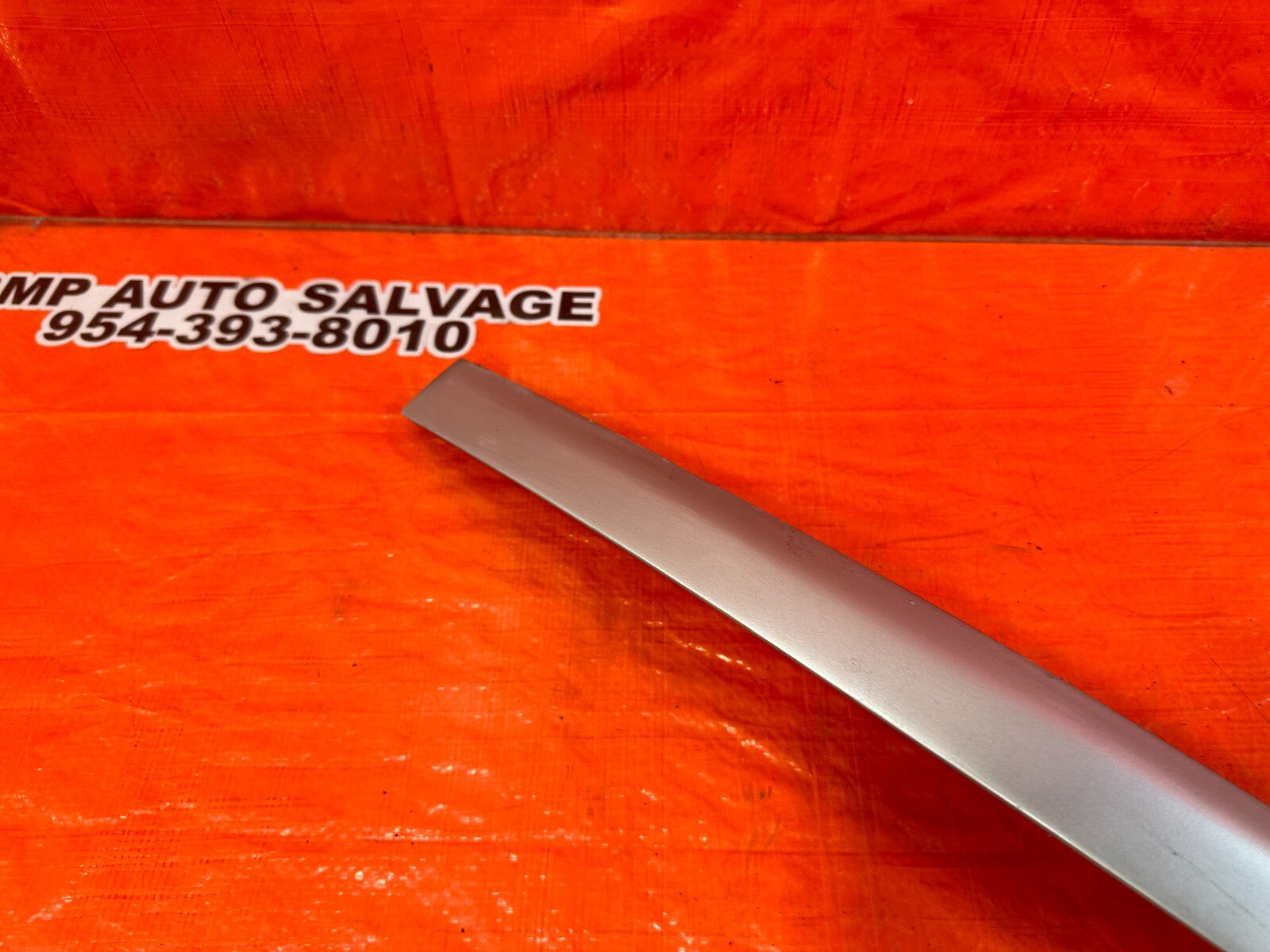 92 95 HONDA CIVIC COUPE   PASSENGER RIGHT DOOR SASH TRIM MOLDING STRIP   OEM 2575