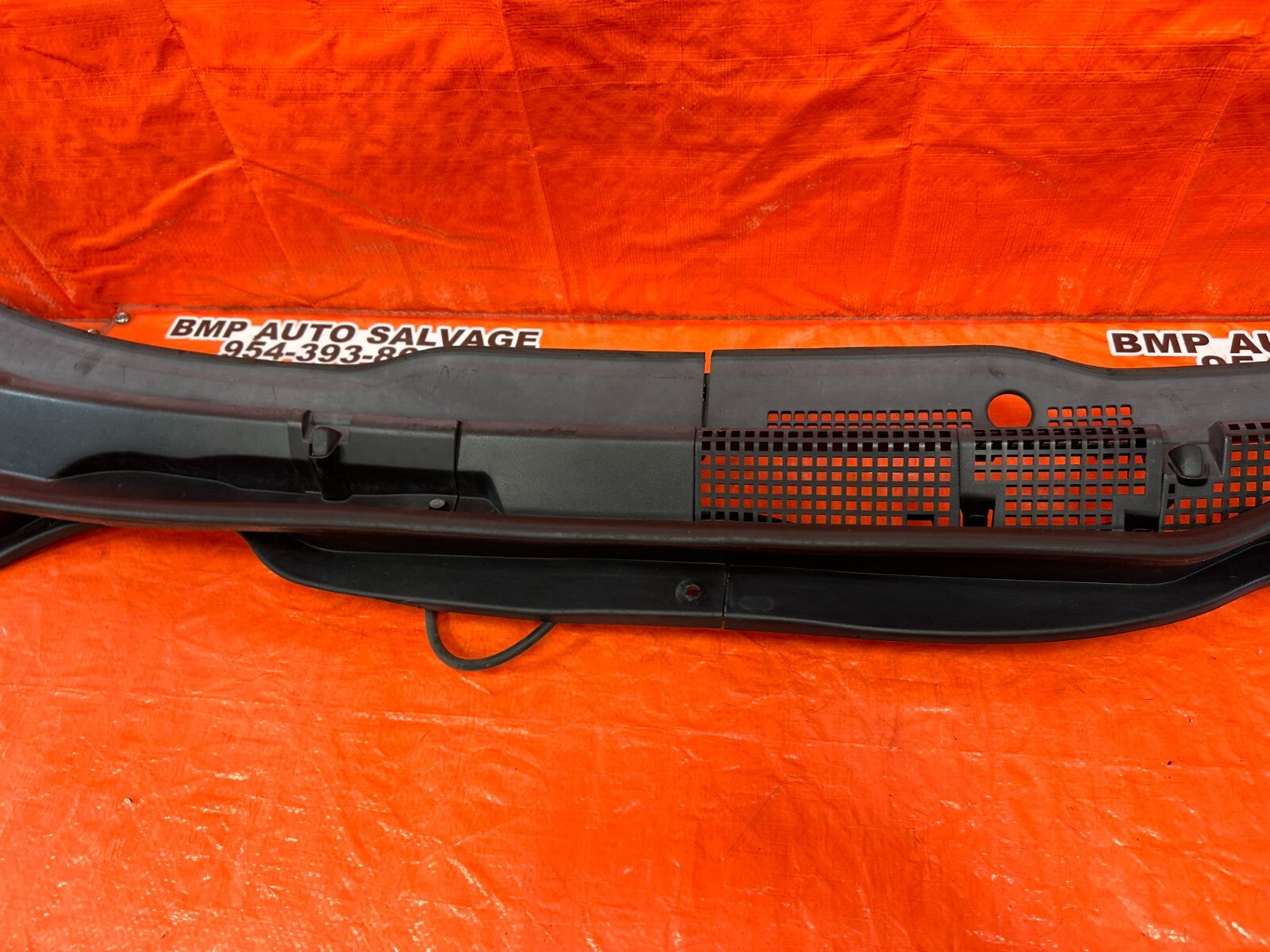 04 05 ACURA TSX   WINDSHIELD WIPER COWL TRIM PLASTIC   OEM FACTORY #2557