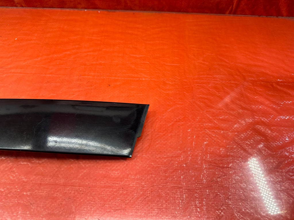 04 08 ACURA TL PASSENGER RIGHT FRONT   DOOR SASH PLASTIC TRIM   OEM FACTORY #2341