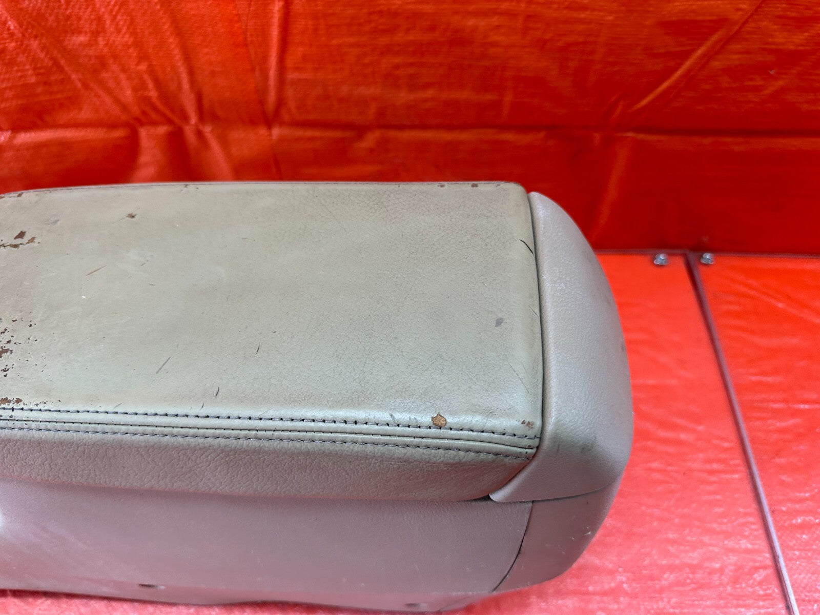 04 08 ACURA TSX   ARM REST / CENTER CONSOLE STORAGE COMPARTMENT BIN TAN OEM #1965