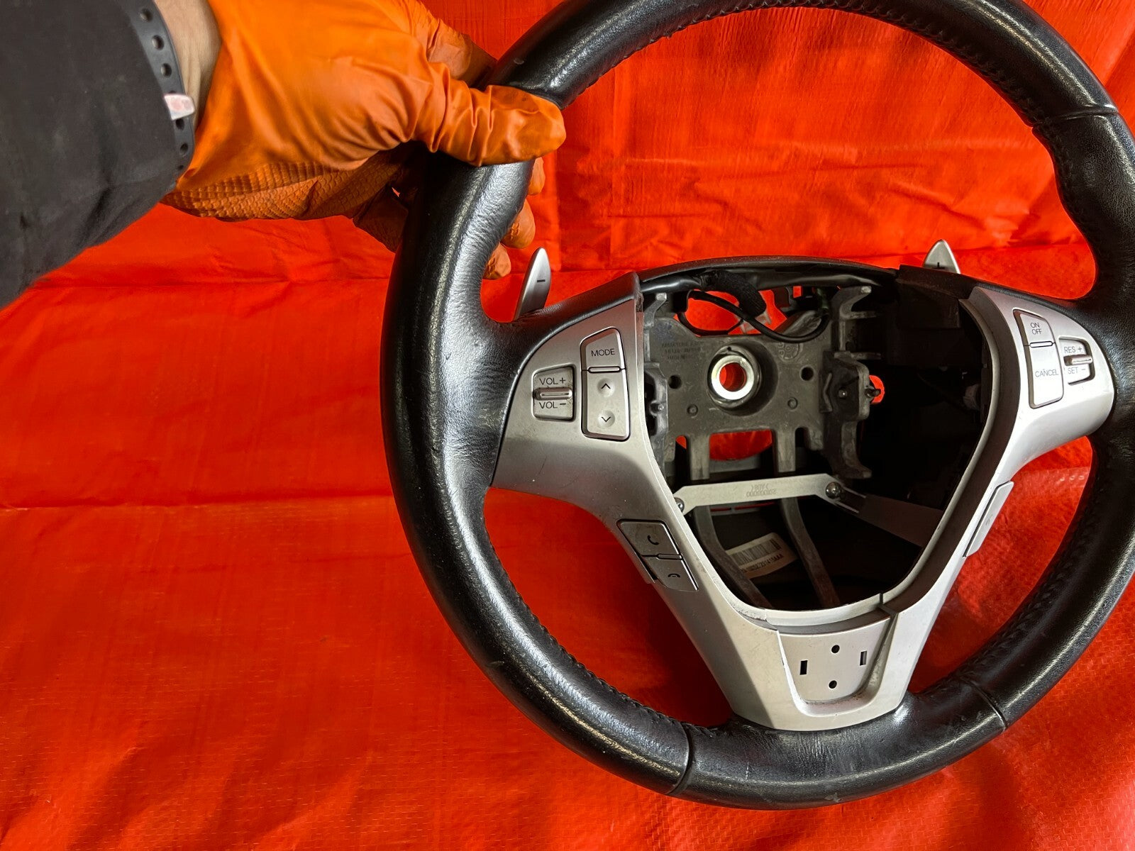 10 12 HYUNDAI GENESIS 2D COUPE   STEERING WHEEL   BLACK LEATHER SILVER FACE OEM6
