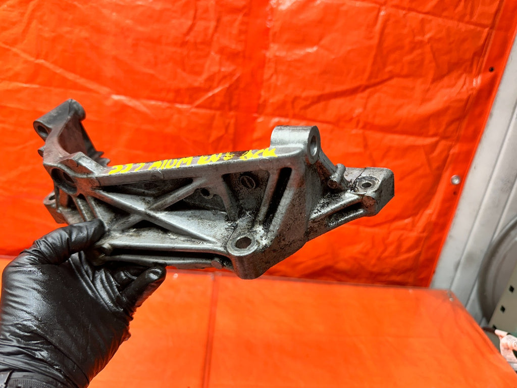 97 01 HONDA PRELUDE 2.2L MT MANUAL TRANSMISSION ALUMINUM LOWER MOUNT BRACKET #335