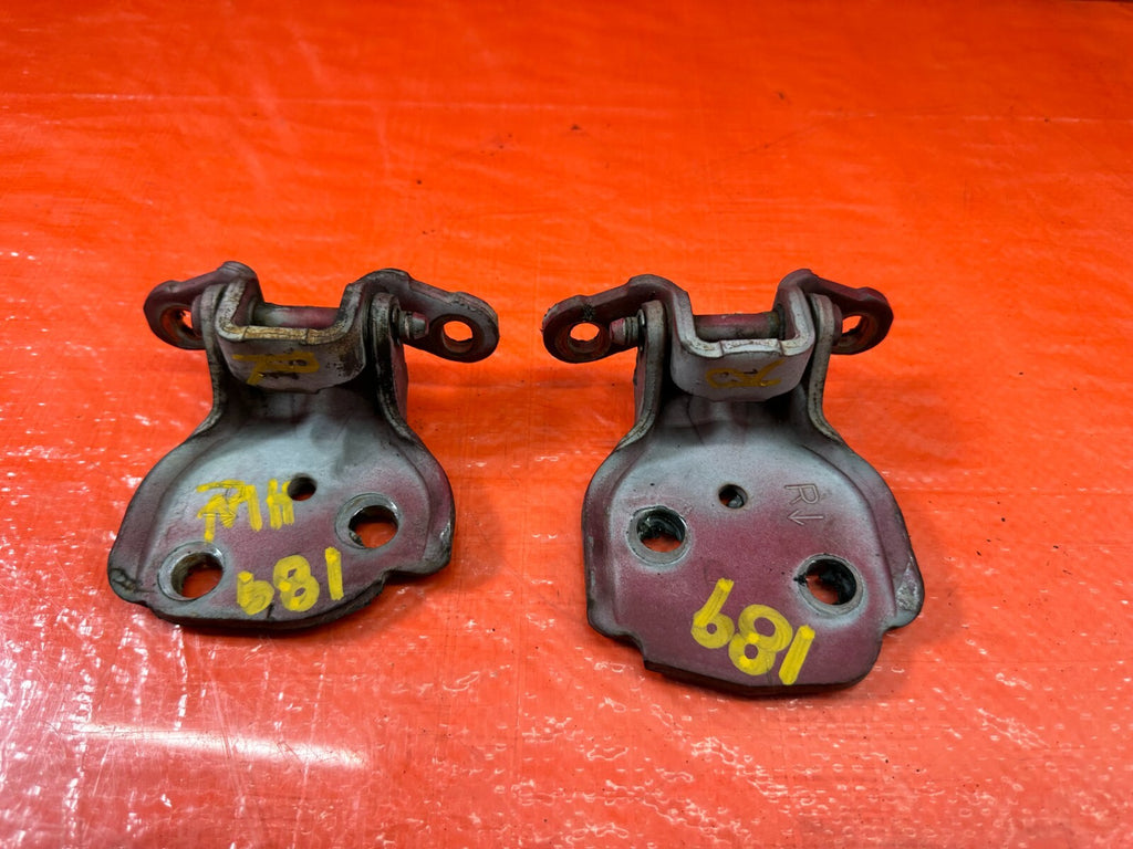 90 93 ACURA INTEGRA   PASSENGER RIGHT FRONT DOOR HINGE SET UPPER LOWER OEM #1895
