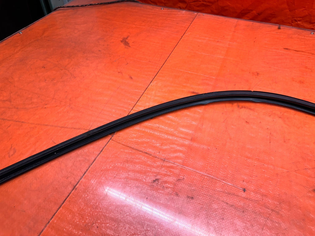 97 01 HONDA PRELUDE 2.2L DRIVER LEFT DOOR WINDOW GLASS MOUNTED SUB SEAL #33613