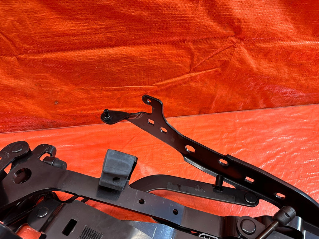 09 15 INFINITI G37 CONVERTIBLE   LEFT REAR CONVERTIBLE HINGE LINKAGE OEM #2321