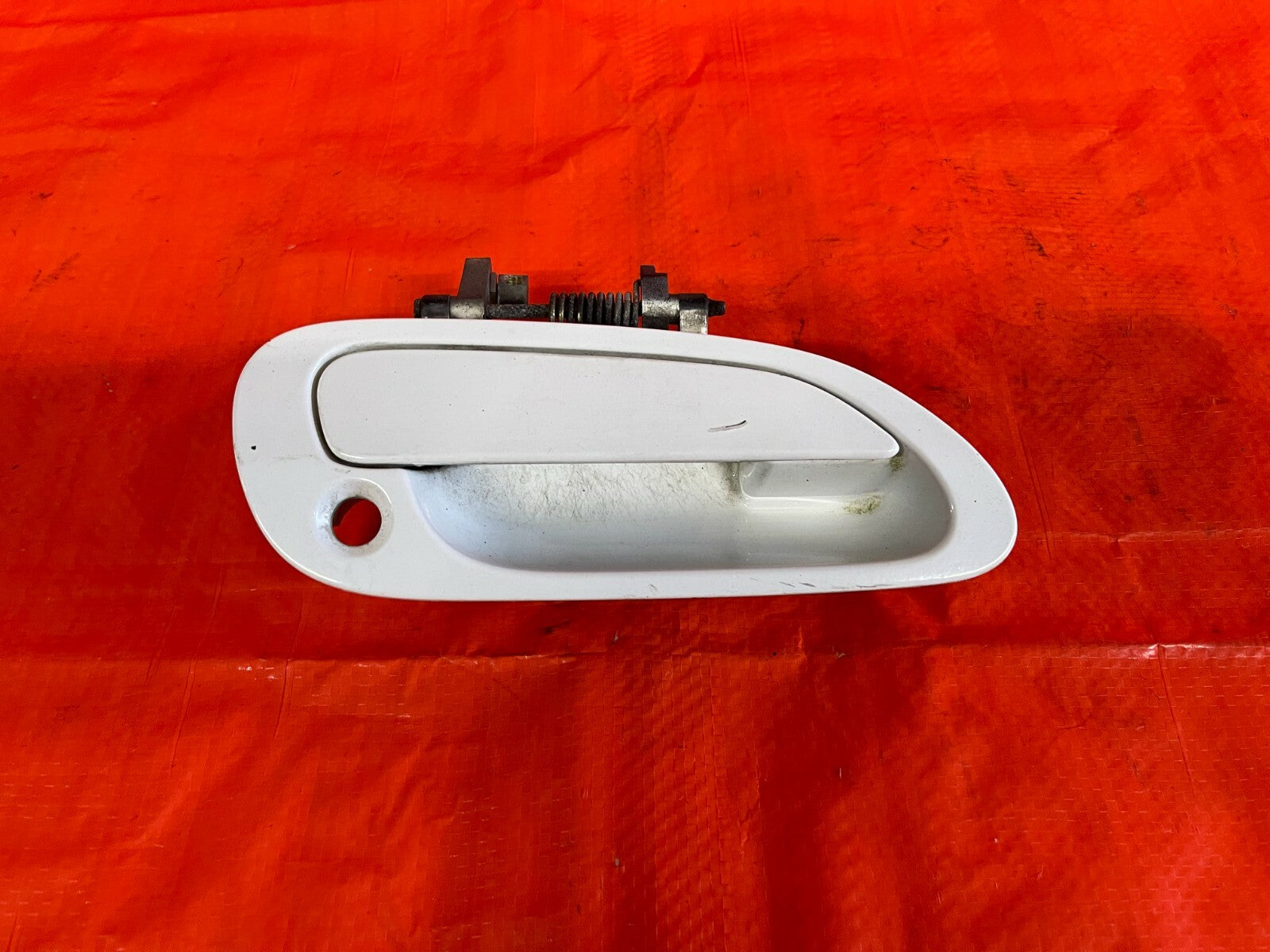 98 02 HONDA ACCORD   2D COUPE ONLY   PASSENGER RIGHT DOOR HANDLE   TAFFETA WHITE0