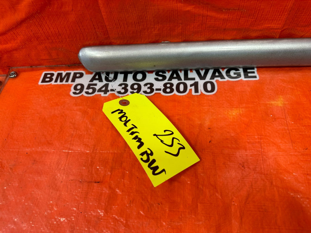 94 01 ACURA INTEGRA 2D   PASSENGER RIGHT REAR QUARTER PANEL SIDE MOLDING OEM 2534