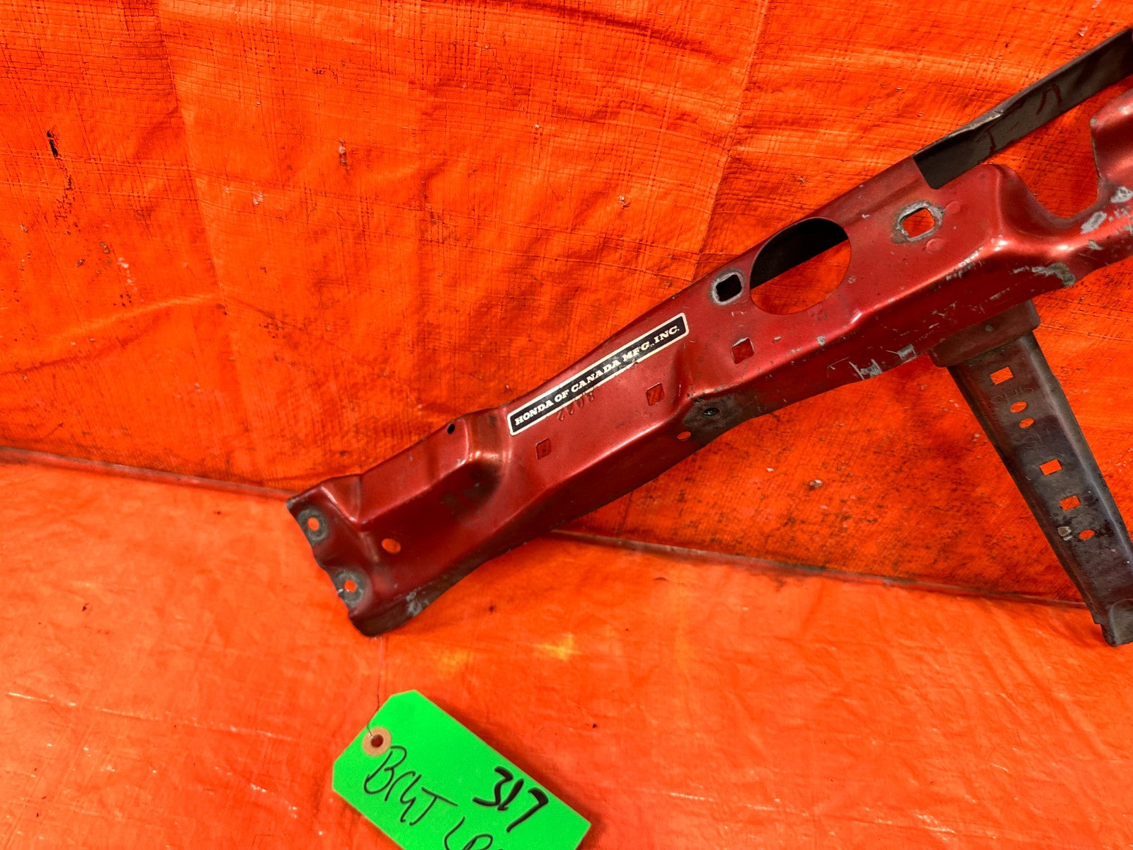 90 91 HONDA CIVIC HATCHBACK   CENTER RADIATOR SUPPORT T BRACKET   OEM 3173