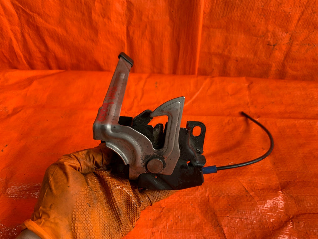2004 04 HONDA CR V CRV 4WD   FRONT EXTERIOR HOOD LATCH0