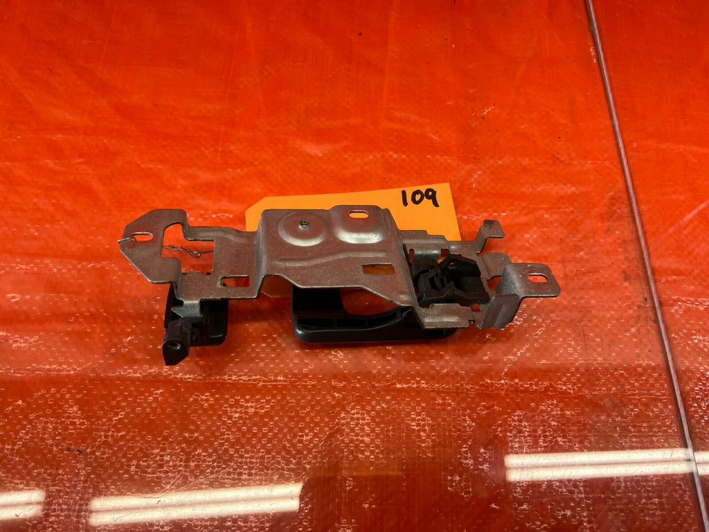 99 00 HONDA CIVIC   COUPE & HATCHBACK   DRIVER LEFT INTERIOR DOOR HANDLE OEM 1097